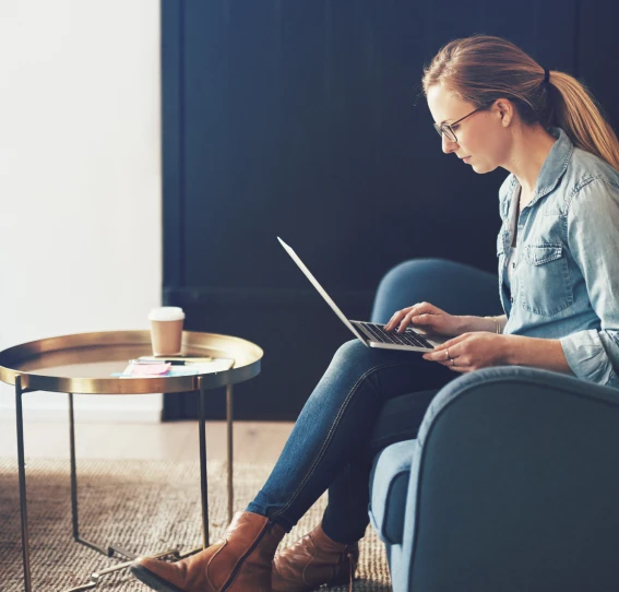 woman at computer SH006 v2