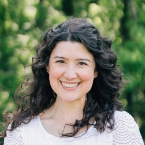 julia walsh headshot