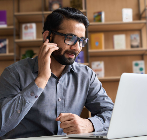 man at computer SH018